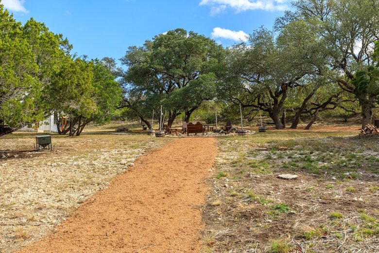 12 Acre Designer Farmhouse in TX Wine Country! - Stonewall, Texas