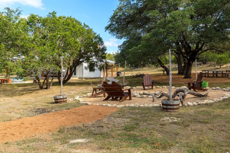 12 Acre Designer Farmhouse in TX Wine Country! - Stonewall, Texas