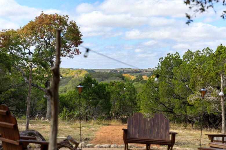 12 Acre Designer Farmhouse in TX Wine Country! - Stonewall, Texas
