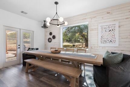 12 Acre Designer Farmhouse in TX Wine Country! - Stonewall, Texas