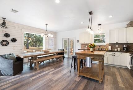 12 Acre Designer Farmhouse in TX Wine Country! - Stonewall, Texas