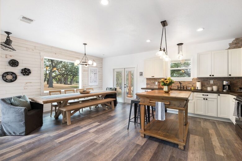 12 Acre Designer Farmhouse in TX Wine Country! - Stonewall, Texas