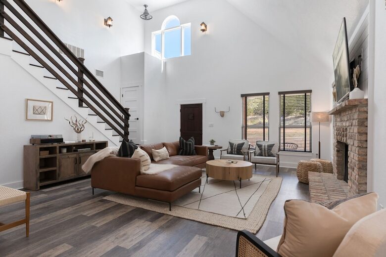 12 Acre Designer Farmhouse in TX Wine Country! - Stonewall, Texas