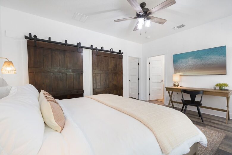 12 Acre Designer Farmhouse in TX Wine Country! - Stonewall, Texas