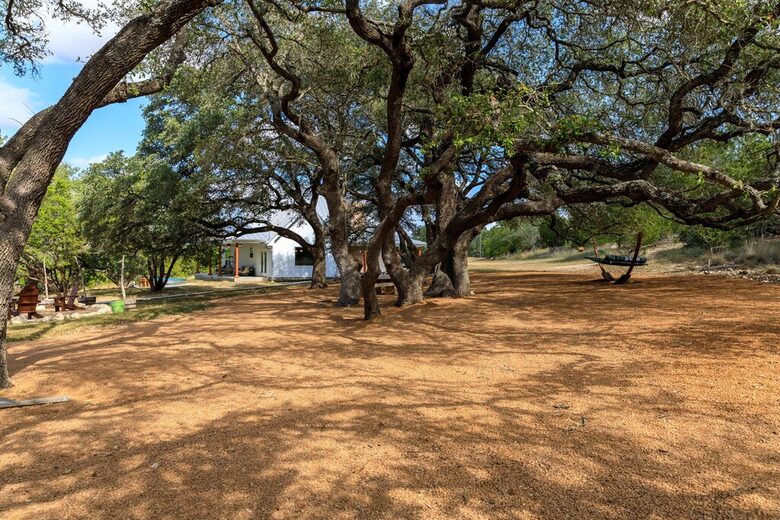 12 Acre Designer Farmhouse in TX Wine Country! - Stonewall, Texas