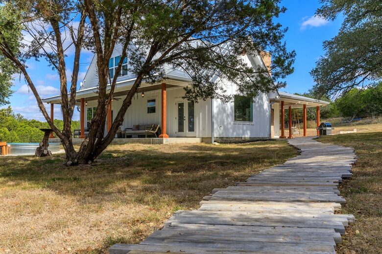 12 Acre Designer Farmhouse in TX Wine Country! - Stonewall, Texas