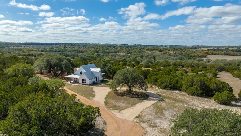 12 Acre Designer Farmhouse in TX Wine Country! - Stonewall, Texas