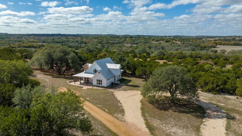 12 Acre Designer Farmhouse in TX Wine Country! - Stonewall, Texas