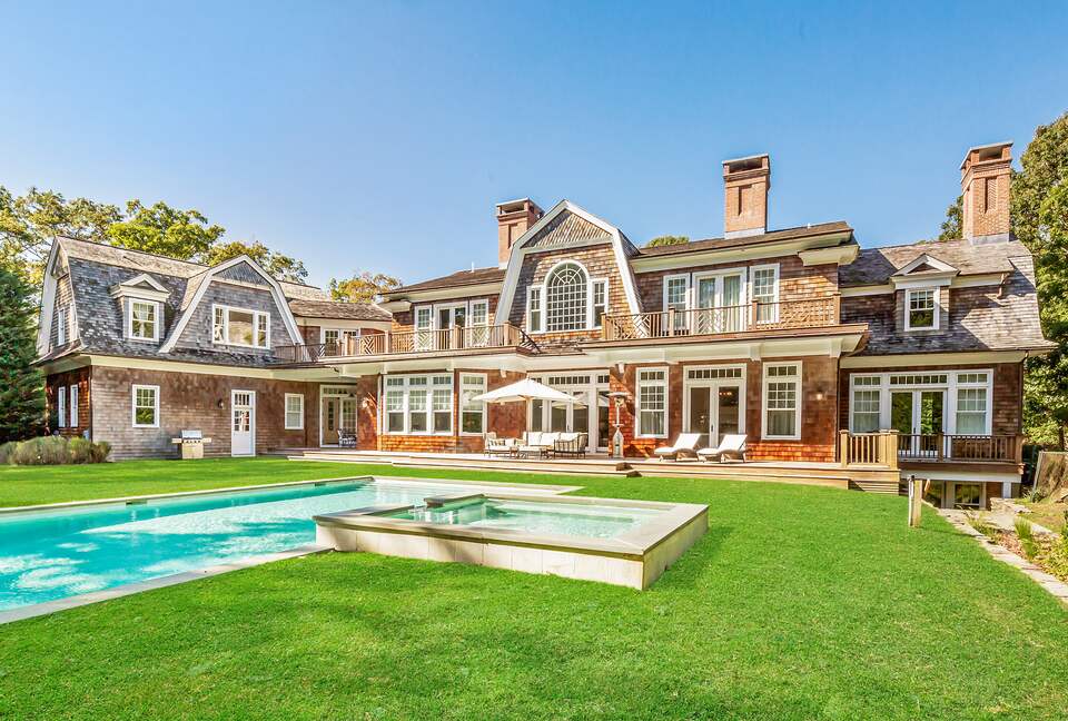 Stunning Sag Harbor Beach House - Sag Harbor, New York