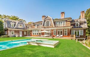Stunning Sag Harbor Beach House - Sag Harbor, New York