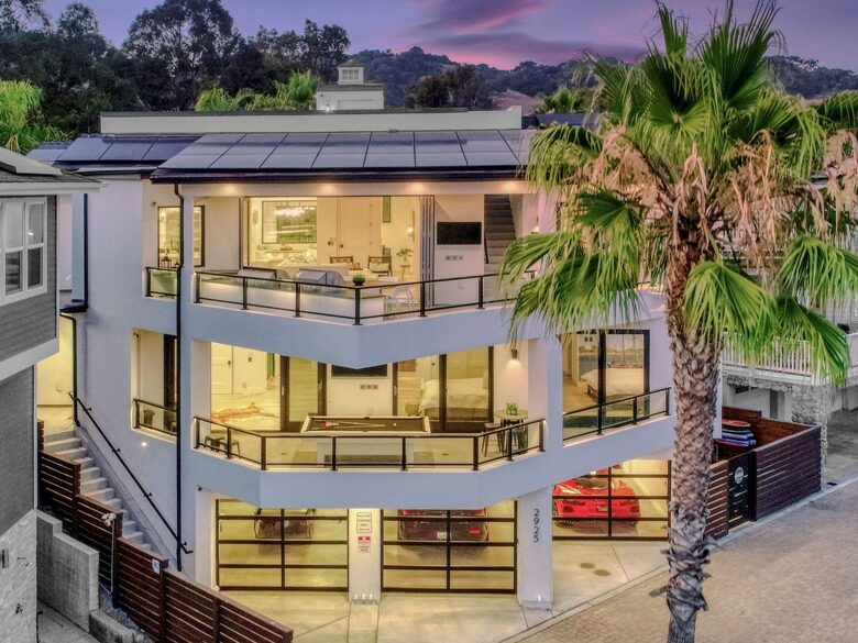 Cobbo's Beach House | With hot tubs, views, and just steps to the beach! - Avila Beach, California