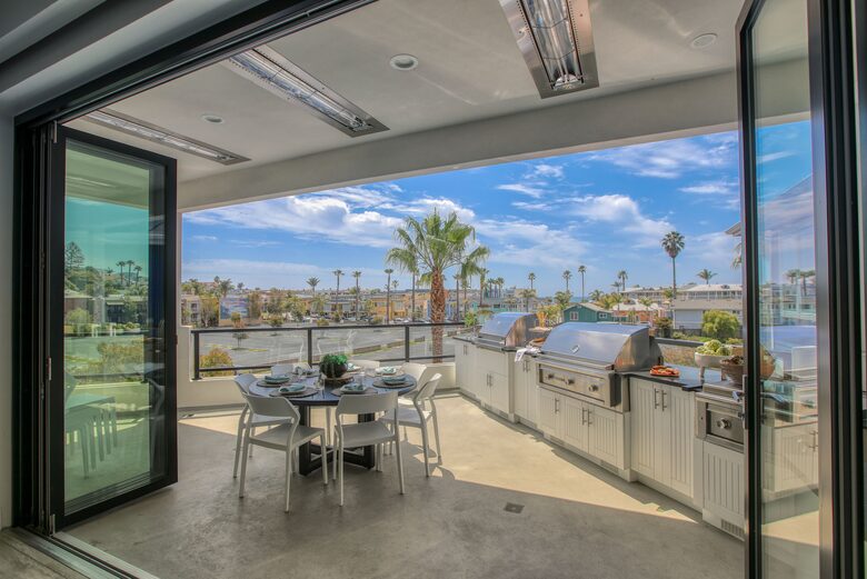 Cobbo's Beach House | With hot tubs, views, and just steps to the beach! - Avila Beach, California