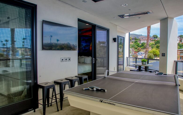 Cobbo's Beach House | With hot tubs, views, and just steps to the beach! - Avila Beach, California