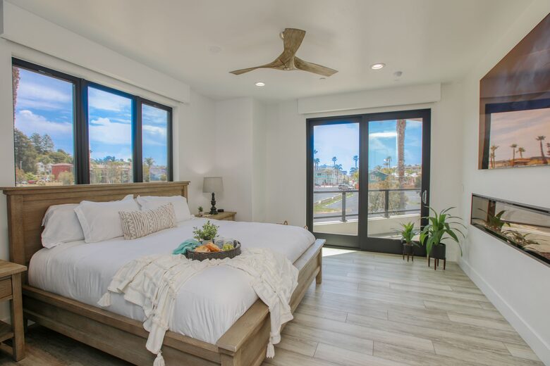 Cobbo's Beach House | With hot tubs, views, and just steps to the beach! - Avila Beach, California