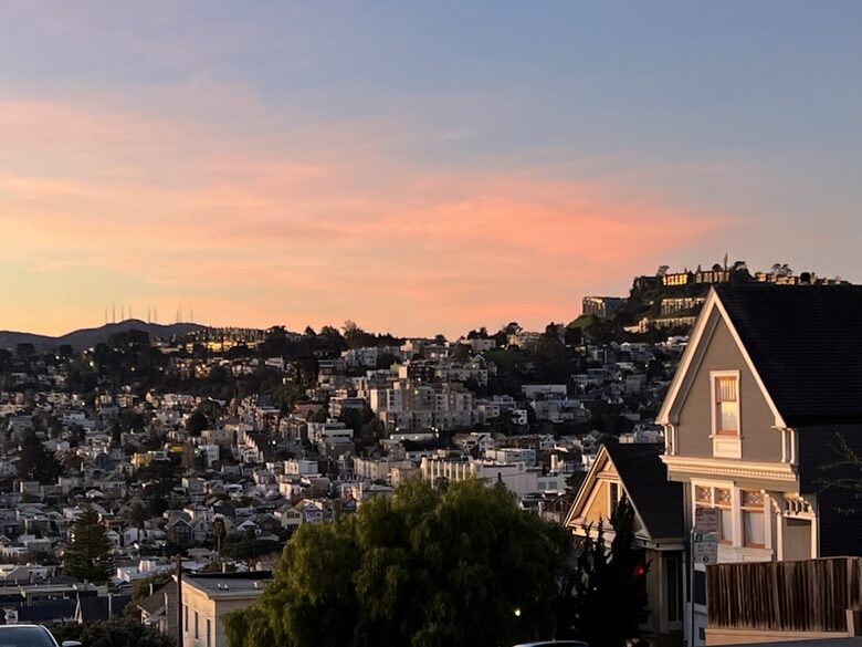 Charming Sunny Victorian | With a Gorgeous Chef's kitchen and backyard - San Francisco, California