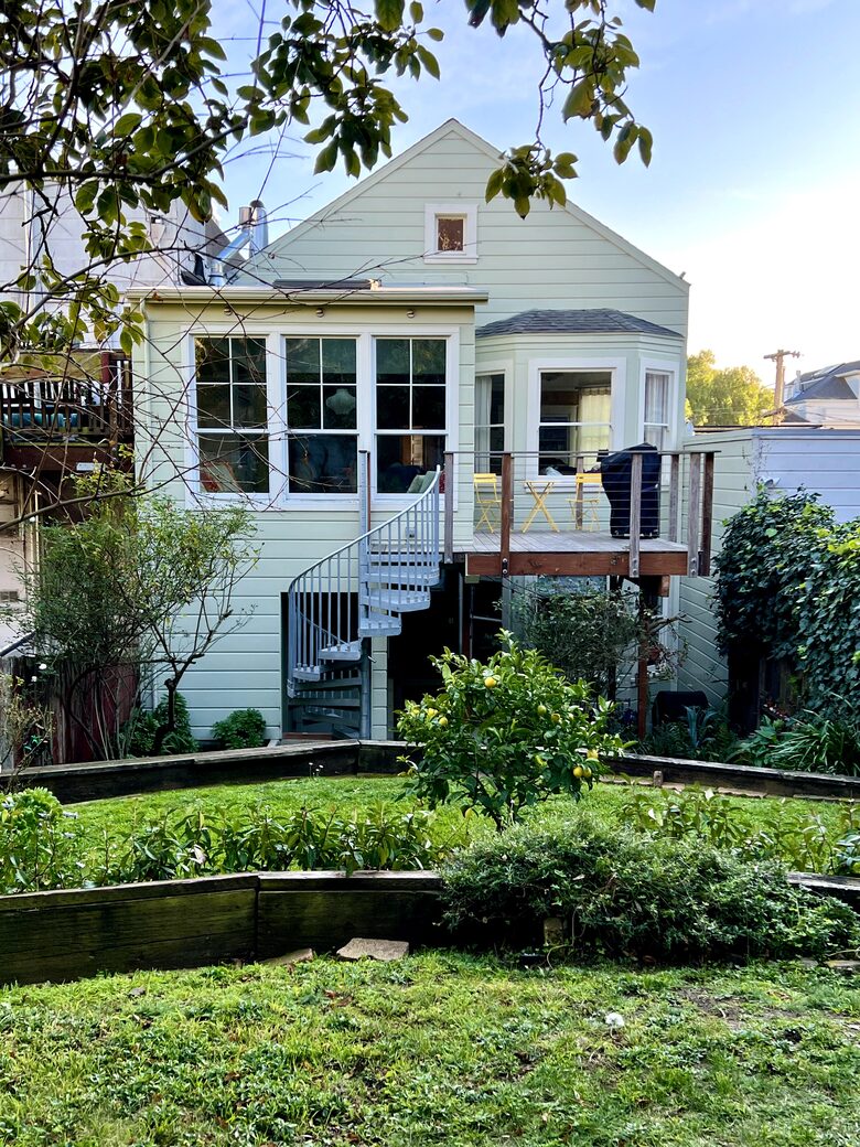 Charming Sunny Victorian | With a Gorgeous Chef's kitchen and backyard - San Francisco, California