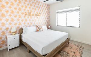 The Palmly , Hot tub, Fire Pit, Close to Old Town! - Scottsdale, Arizona