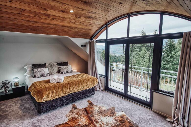 Queenstown home with stunning views and space for the family - Queenstown, New Zealand
