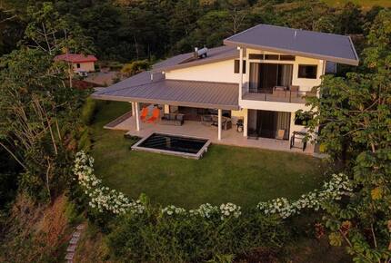 Casa Cascada Panoramic Views and Expansive kitchen - Ojochal, Costa Rica
