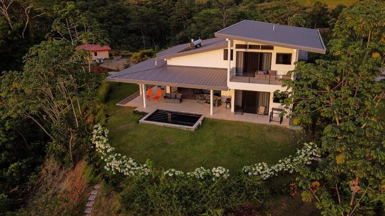 Casa Cascada Panoramic Views and Expansive kitchen - Ojochal, Costa Rica