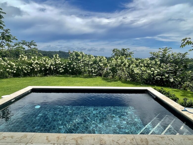 Casa Cascada Panoramic Views and Expansive kitchen - Ojochal, Costa Rica