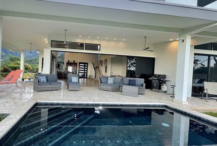 Casa Cascada Panoramic Views and Expansive kitchen - Ojochal, Costa Rica