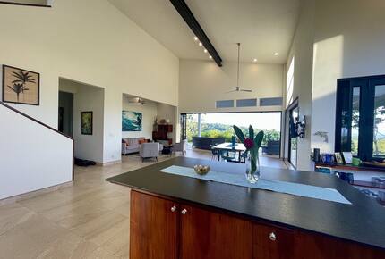 Casa Cascada Panoramic Views and Expansive kitchen - Ojochal, Costa Rica
