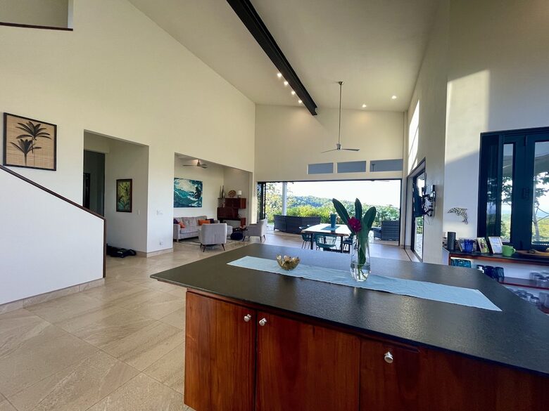 Casa Cascada Panoramic Views and Expansive kitchen - Ojochal, Costa Rica
