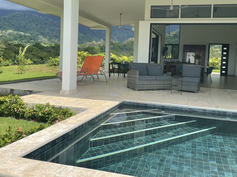 Casa Cascada Panoramic Views and Expansive kitchen - Ojochal, Costa Rica