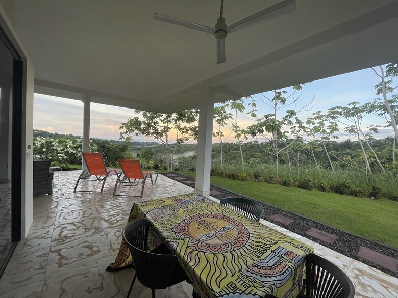 Casa Cascada Panoramic Views and Expansive kitchen - Ojochal, Costa Rica