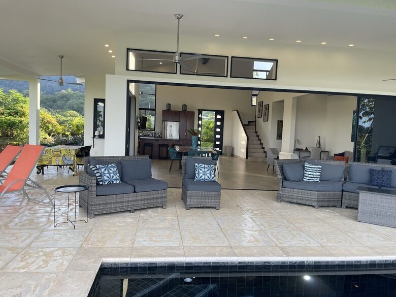 Casa Cascada Panoramic Views and Expansive kitchen - Ojochal, Costa Rica