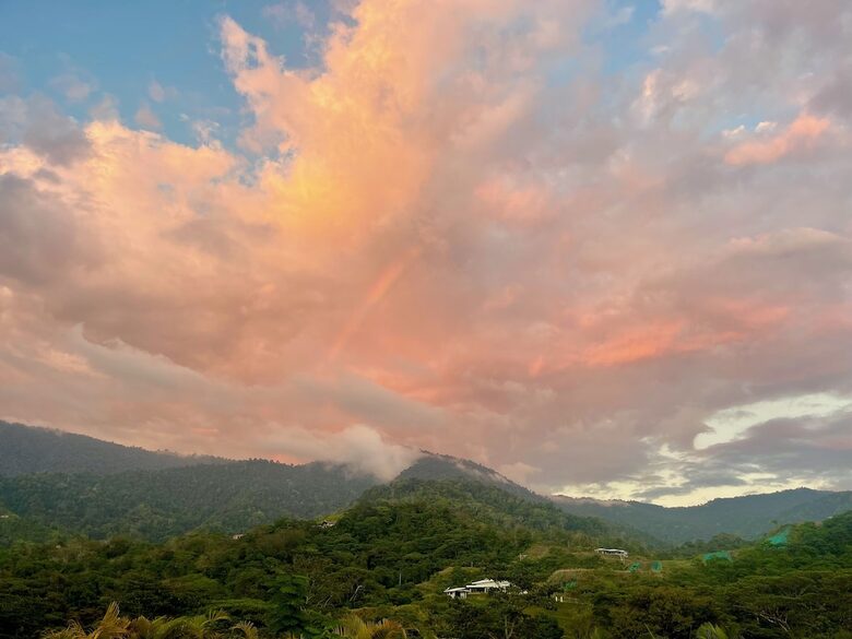 Casa Cascada Panoramic Views and Expansive kitchen - Ojochal, Costa Rica