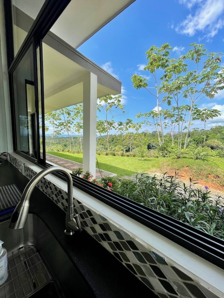 Casa Cascada Panoramic Views and Expansive kitchen - Ojochal, Costa Rica
