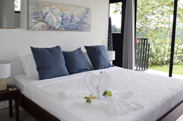 Casa Cascada Panoramic Views and Expansive kitchen - Ojochal, Costa Rica