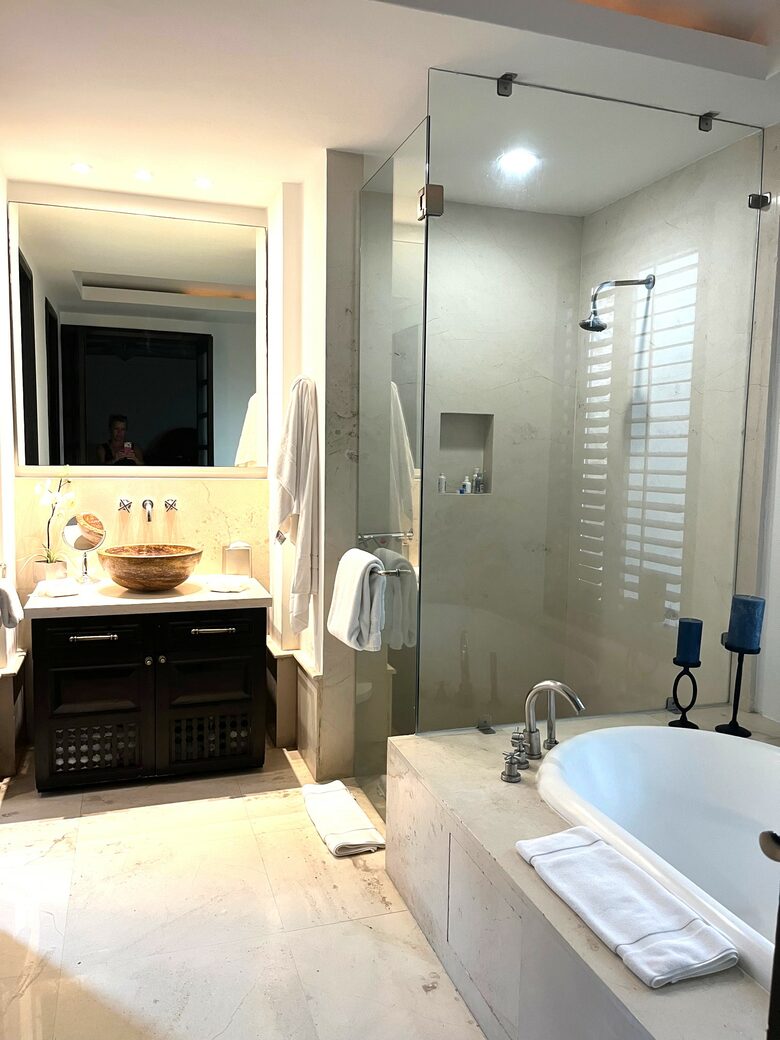 in suite bathroom for 2nd bedroom