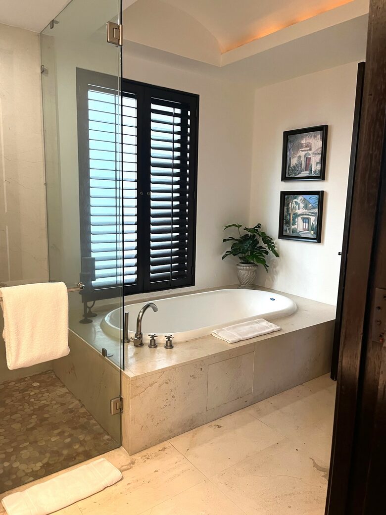 in suite bathroom for 2nd bedroom