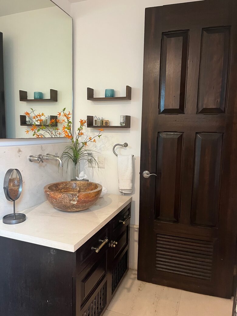 in suite bathroom for 3rd bedroom