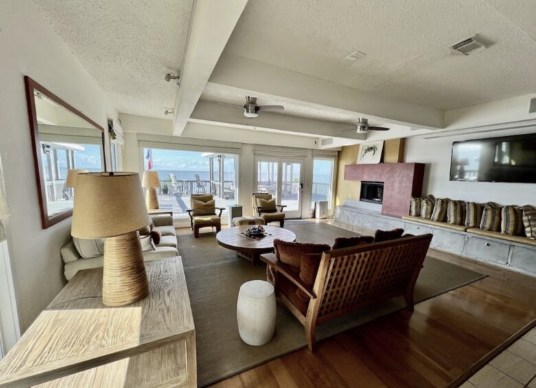 Bayfront Getaway with a Pool and Hot Tub - Galveston, Texas