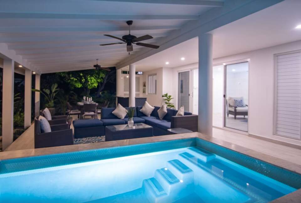 Private plunge pool (not a hot tub)