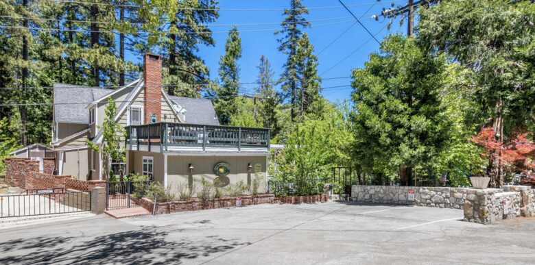 Beautiful Modern Home Walking Distance to Arrowhead Lake and Village - Lake Arrowhead, California