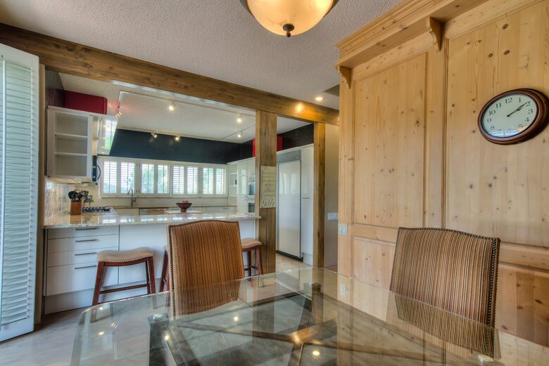 Peaceful Glen: Beautiful 5 bed, 4 bath mountain estate with hot tub + fire pit, close to Denver - Golden, Colorado