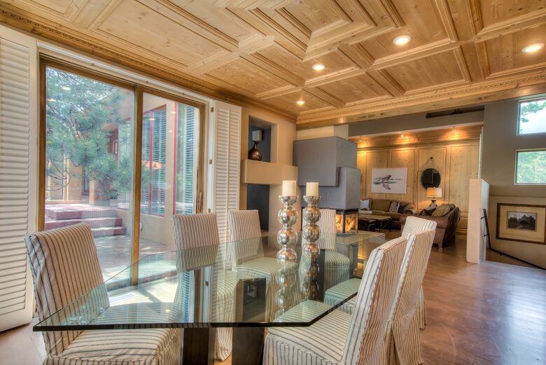 Peaceful Glen: Beautiful 5 bed, 4 bath mountain estate with hot tub + fire pit, close to Denver - Golden, Colorado