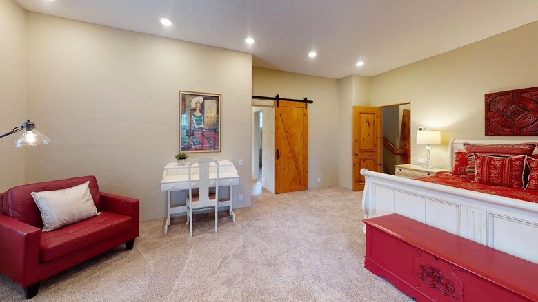 Peaceful Glen: Beautiful 5 bed, 4 bath mountain estate with hot tub + fire pit, close to Denver - Golden, Colorado