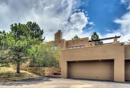 Peaceful Glen: Beautiful 5 bed, 4 bath mountain estate with hot tub + fire pit, close to Denver - Golden, Colorado