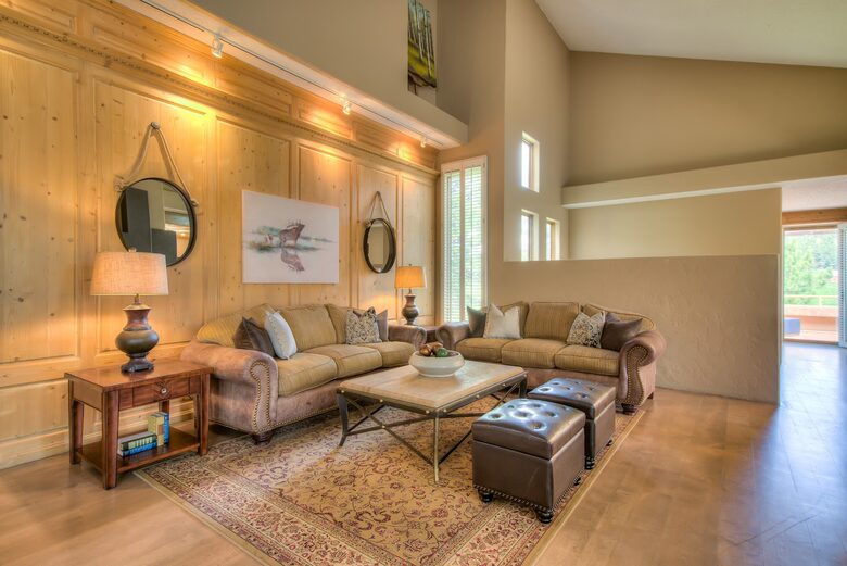 Peaceful Glen: Beautiful 5 bed, 4 bath mountain estate with hot tub + fire pit, close to Denver - Golden, Colorado