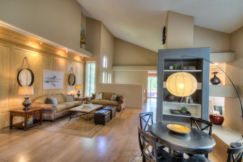 Peaceful Glen: Beautiful 5 bed, 4 bath mountain estate with hot tub + fire pit, close to Denver - Golden, Colorado