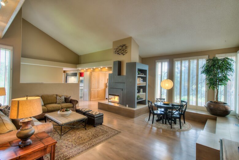 Peaceful Glen: Beautiful 5 bed, 4 bath mountain estate with hot tub + fire pit, close to Denver - Golden, Colorado
