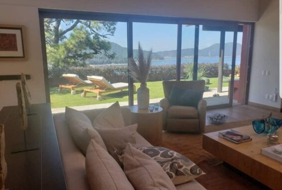 Beautiful New House With Lake Views - Valle de Bravo, Mexico