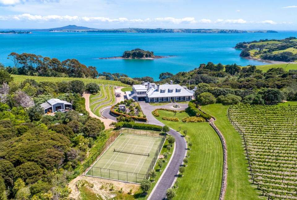 Te Rere Estate (R) - Luxury Home Exchange in Waiheke Island, Auckland ...