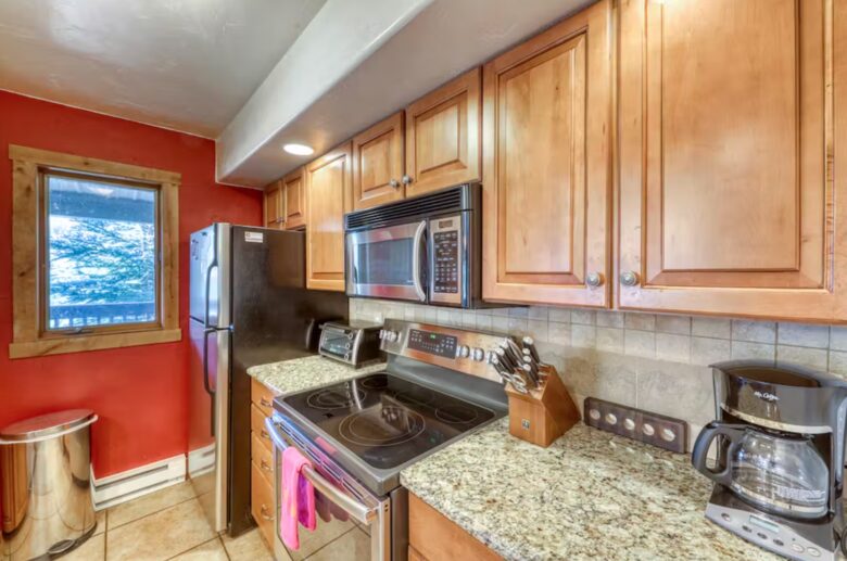 Timberfalls Hideaway - Luxurious Condo with Shared Pool and Tennis - Vail, Colorado